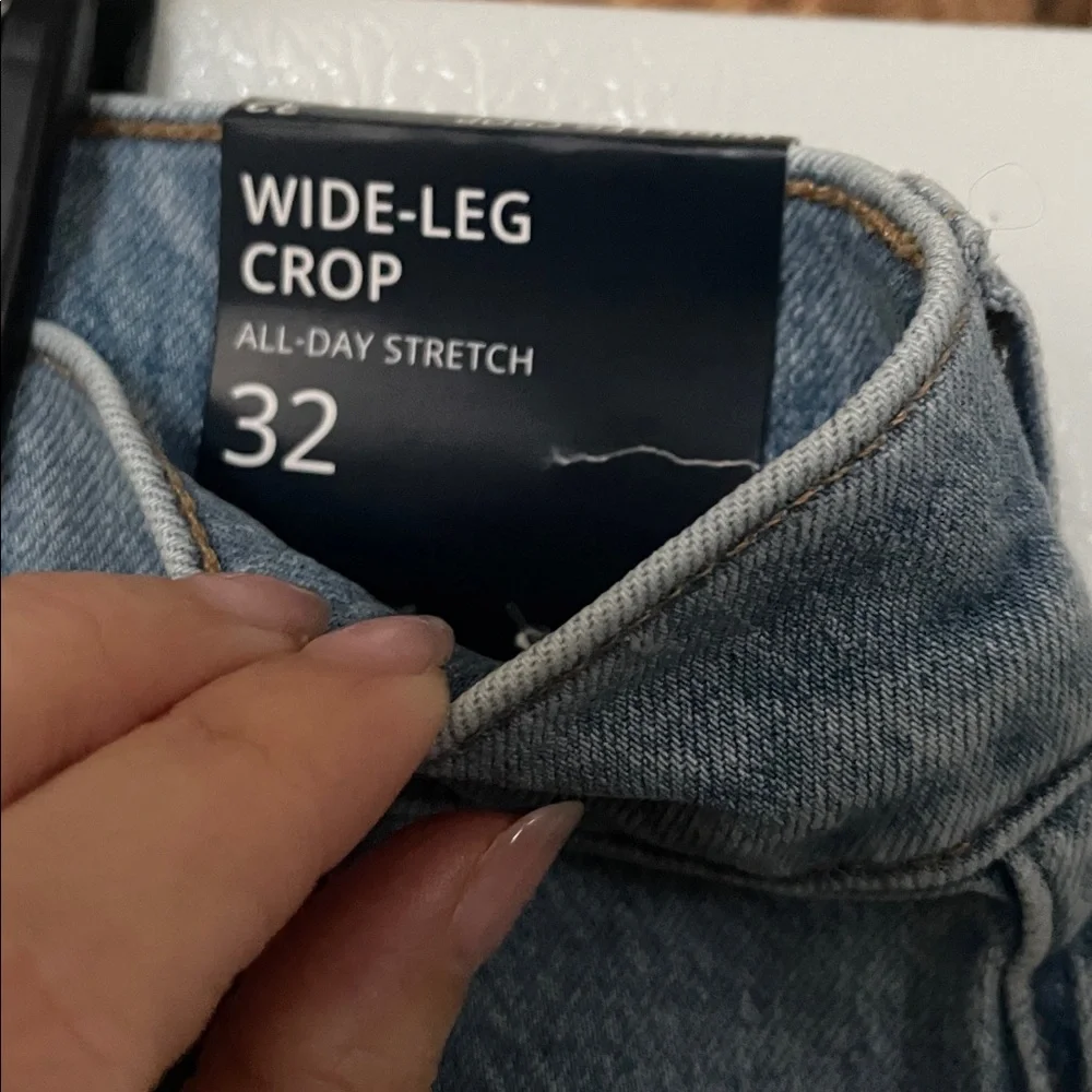 J.Crew Women’s Size 32 NWT‎ Wide Leg Crop Light Wash Jeans New Trendy